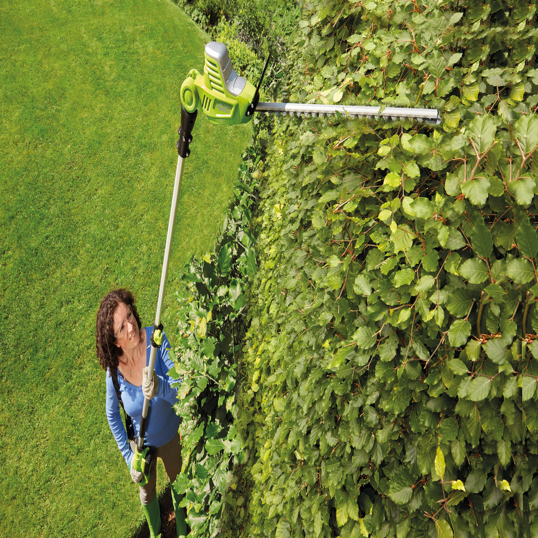 20V Cordless Hedge Trimmer – Lightweight Battery-Powered Garden Tool