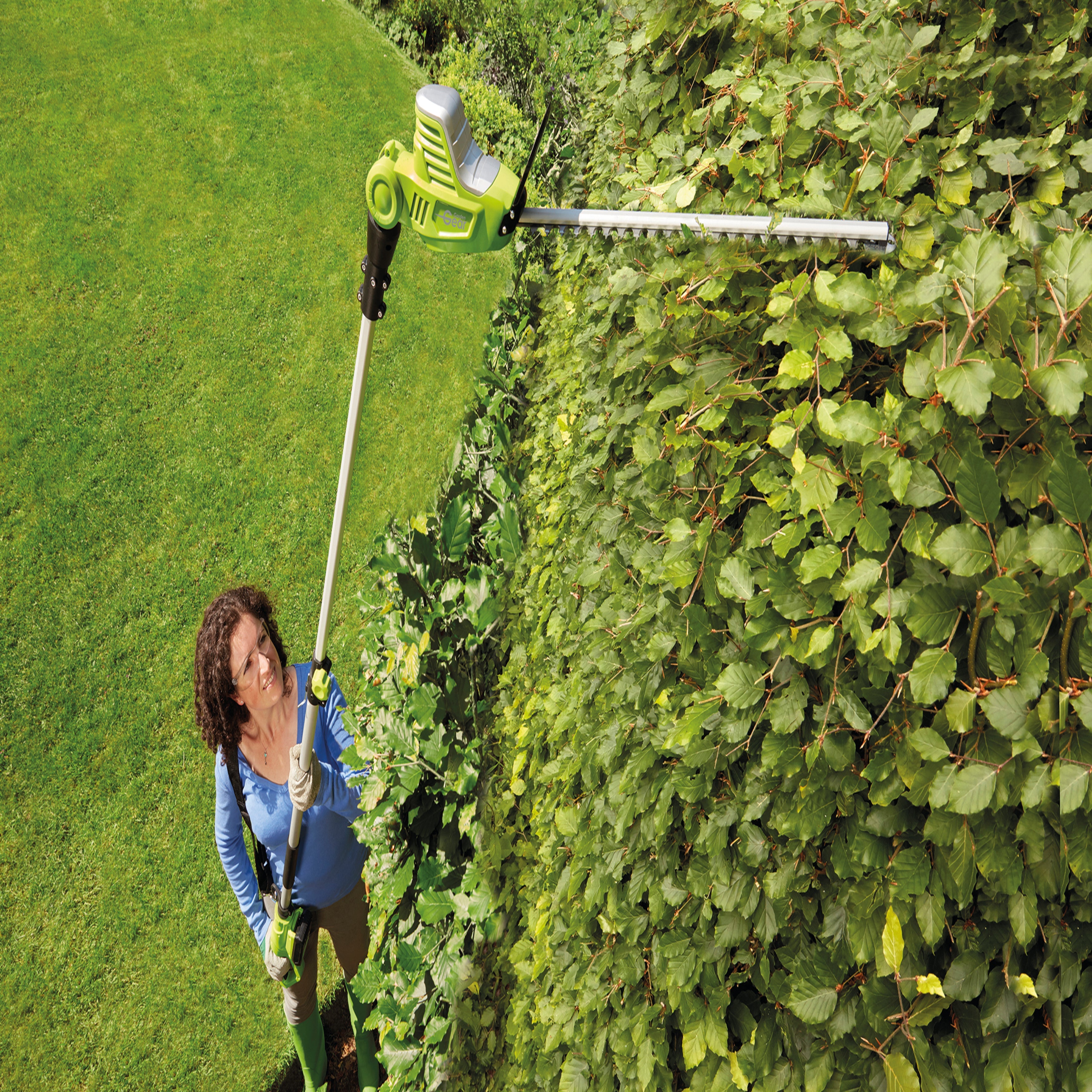20V Cordless Hedge Trimmer – Lightweight Battery-Powered Garden Tool