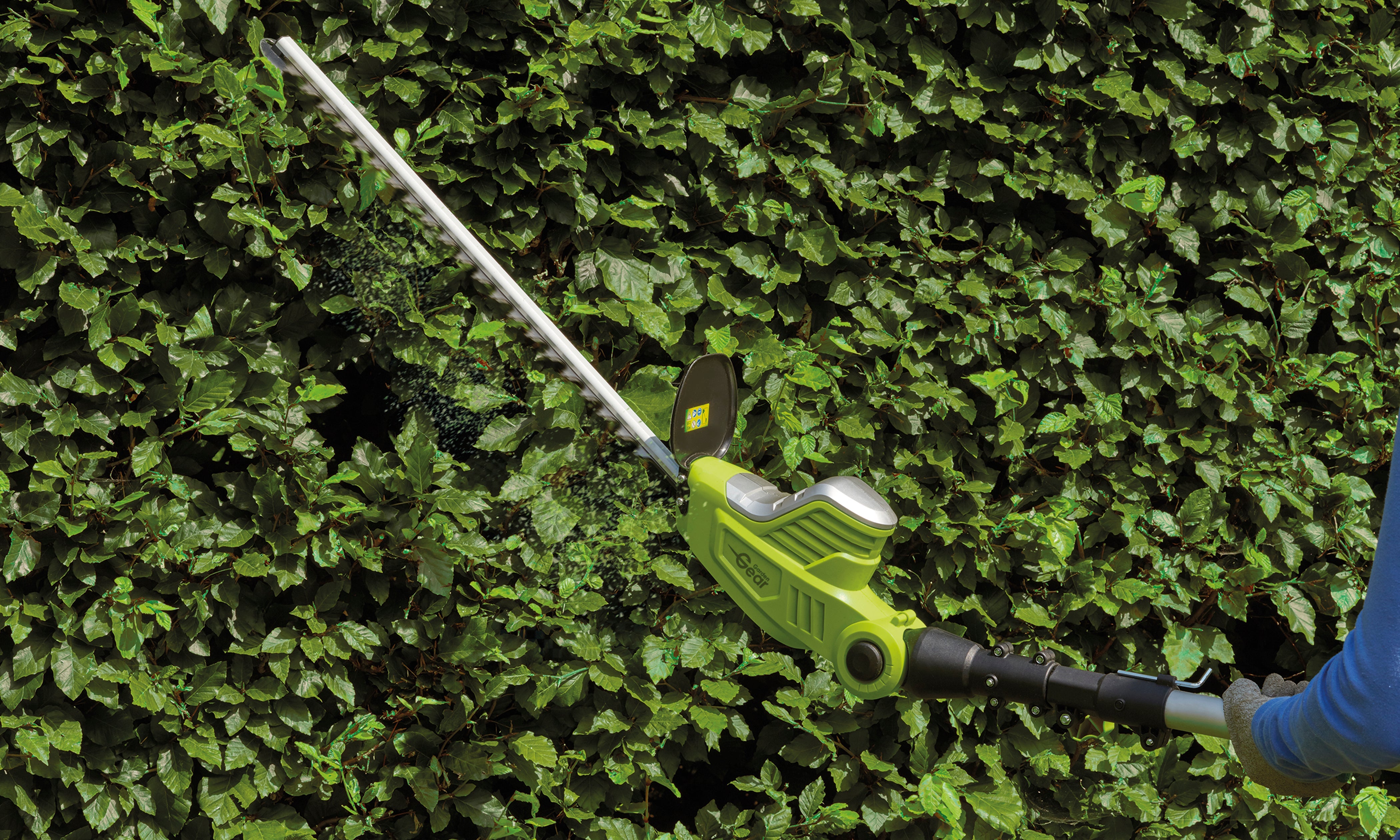 20V Cordless Hedge Trimmer – Lightweight Battery-Powered Garden Tool
